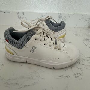 On Cloud Sneakers Sz 6.5